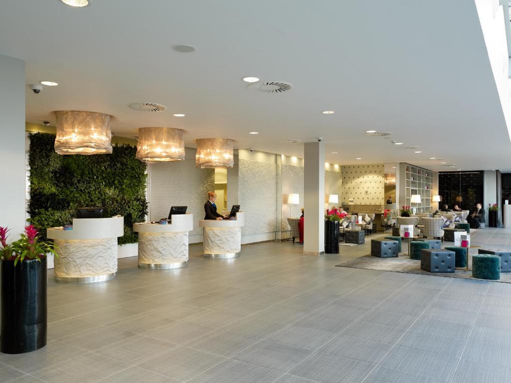 Radisson Blu Hotel East Midlands Airport Castle Donington Bagian luar foto